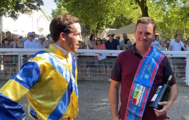 FRANCIA. Super Brunch Royal a Vittel. L’allievo di Pepi Vana chiude terzo nel Grand Cross Prix Maurice Aubry, alle spalle di due fenomeni come Destin Sacre e Vent Des Dunes; Vana soddisfatto nel dopo gara confortato dalle parole del jockey James Reveley