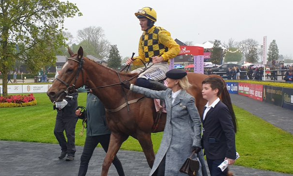 IRLANDA. Punchestown, State Man vince il Champion Hurdle, il compagno Ballyburn lo imita nella prova omonima per novizi regalando a Willie Mullins la vittoria record della carriera numero 4378! Eclissato il mito Dermot Weld