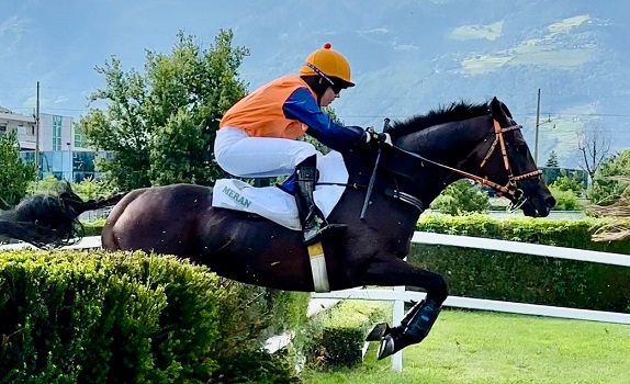 ITALIA. Merano, Mes Ailes vince la condizionata sulle siepi, confermandosi quattro anni interessante. Splendido esordio di Night Of Dreams nella prova riservata ai tre anni