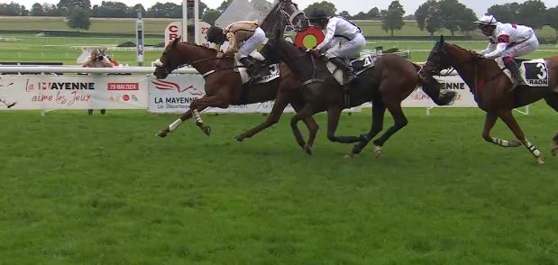 FRANCIA. Go Fast Du Berlais perfetto nel Grand Steeple Chase du Conseil Départemental de la Mayenne. A Craon l’allievo di Macaire ha preceduto Ecoute En Tete e L’Arrabbiato