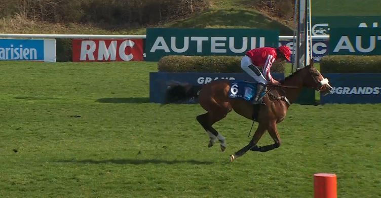 FRANCIA. Auteuil, Kif Kif Bourricot sorprende in bello stile nel Prix Troytown, seconda tappa Masters in chiave Paris, battuto il grande favorito Kaadam. La femmina Sobriquette volta ancora nel Duc D’Anjou